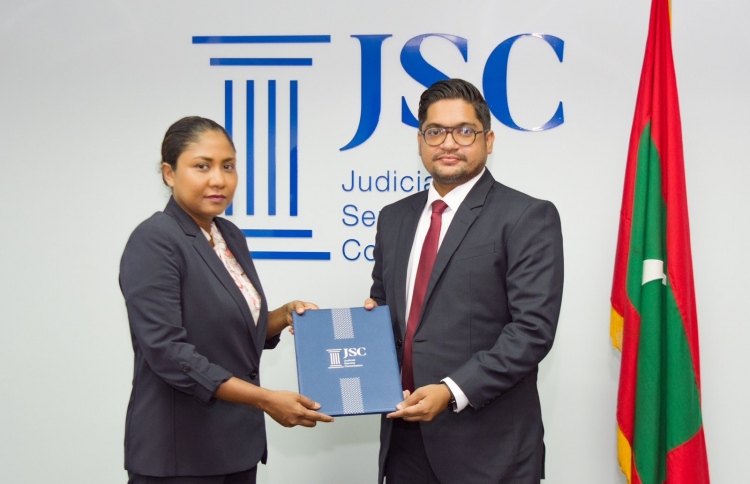 ކްރިމިނަލް ކޯޓާއި ސިވިލް ކޯޓަށް އިސްގާޒީން ނަގައިފި