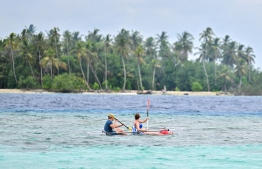 Tourists canoeing across a lagoon neighboring an island in Vaavu atoll-- Photo: Fayaz Moosa | Mihaaru