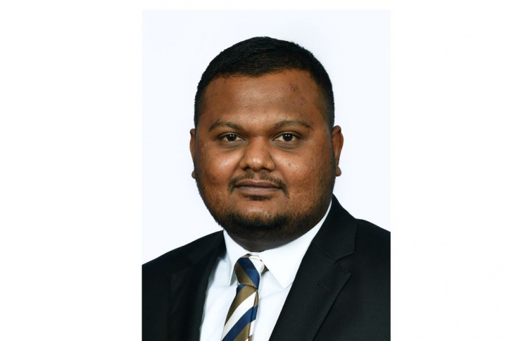 ޔޫތުގެ ޑެޕިއުޓީ މިނިސްޓަރަކަށް އަޒްމޫން