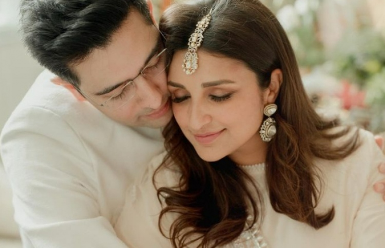 ޕަރިނީތީ ޗޯޕްރާ (ކ) އާއި ރަގަވް ޗާދާ އެންގޭޖުމަންޓު ޕާޓީގެ ތެރެއިން