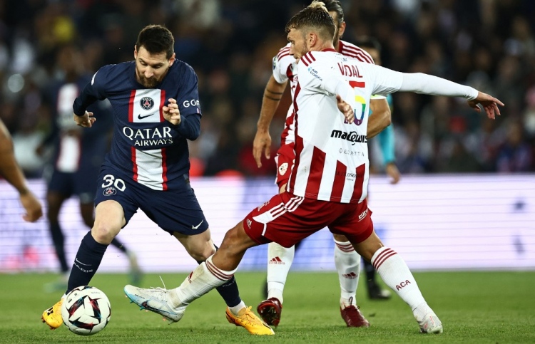 މެސީ އެނބުރި އައި މެޗުގައި ސަޕޯޓަރުންގެ ނުރުހުން