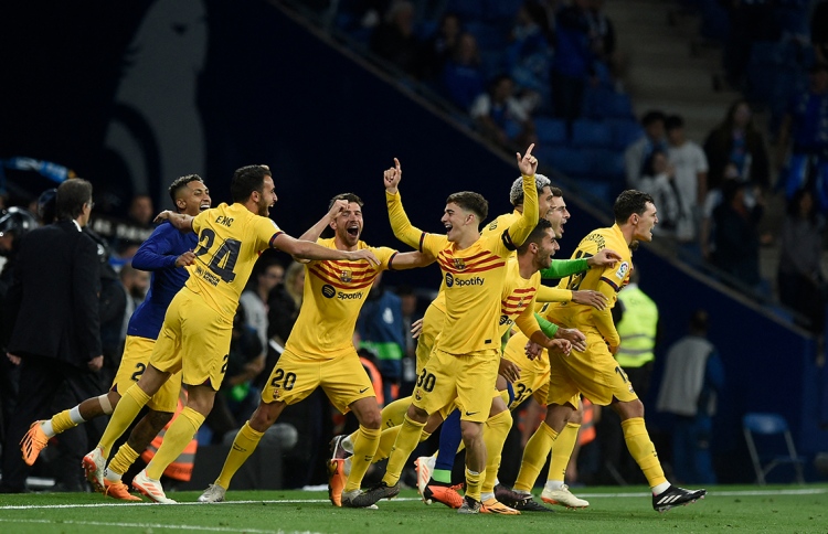 ޒަވީ އާއެކު ބާސެލޯނާއިން ސްޕެނިޝް ލީގު ކާމިޔާބު ކޮށްފި