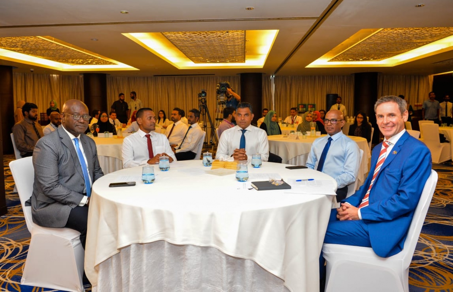 ނައިބު ރައީސާއި ޕީޖީ މިއަދުގެ ރަސްމިއްޔާތުގައި --- ފޮޓޯ/ޕީޖީ އޮފީސް