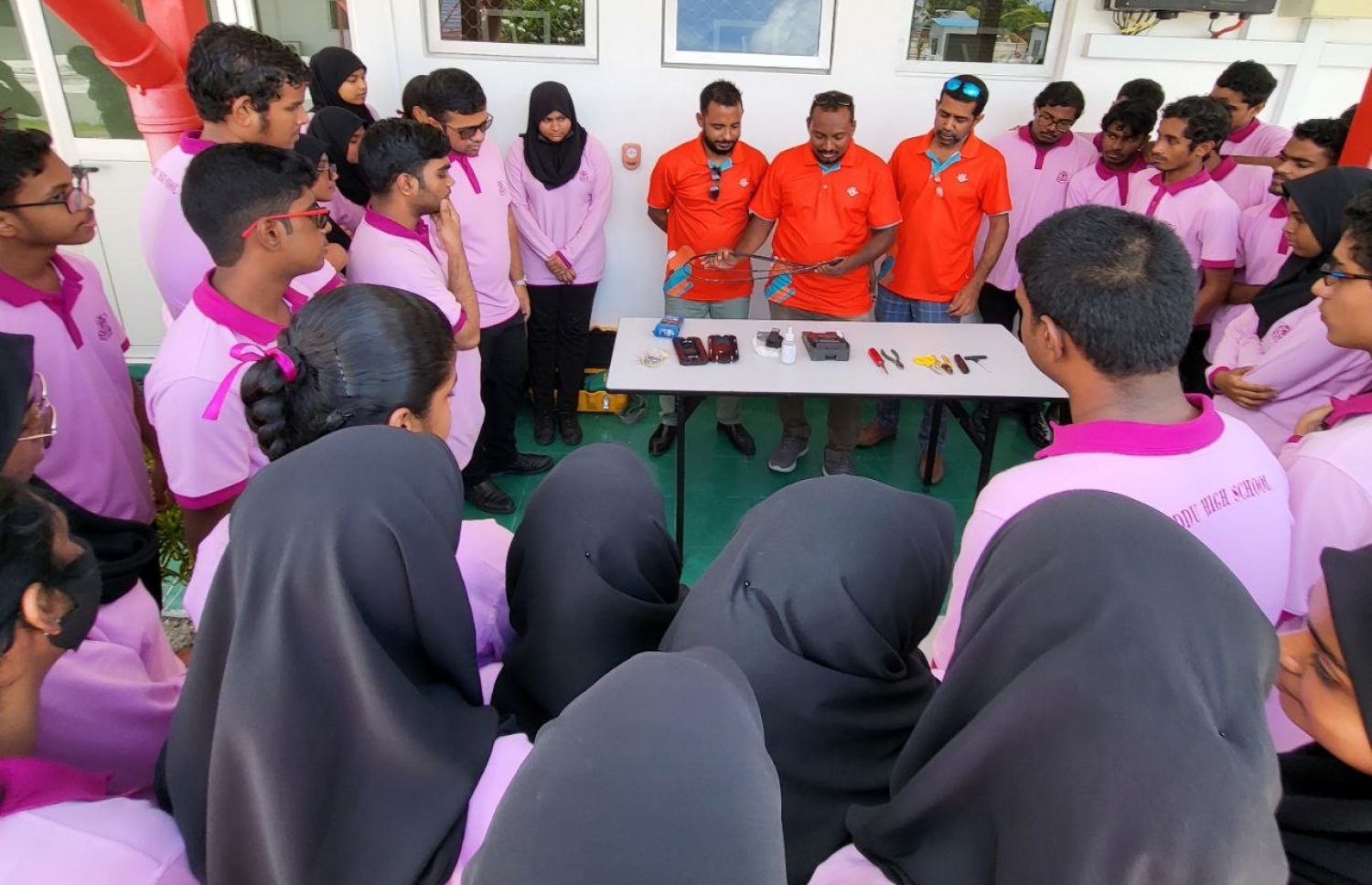 ދިރާގުގެ އޮޕަރޭޝަންސްތަކުގެ މައުލޫމާތުތައް ދަރިވަރުންނަށް ދެނީ --- ފޮޓޯ/ދިރާގު