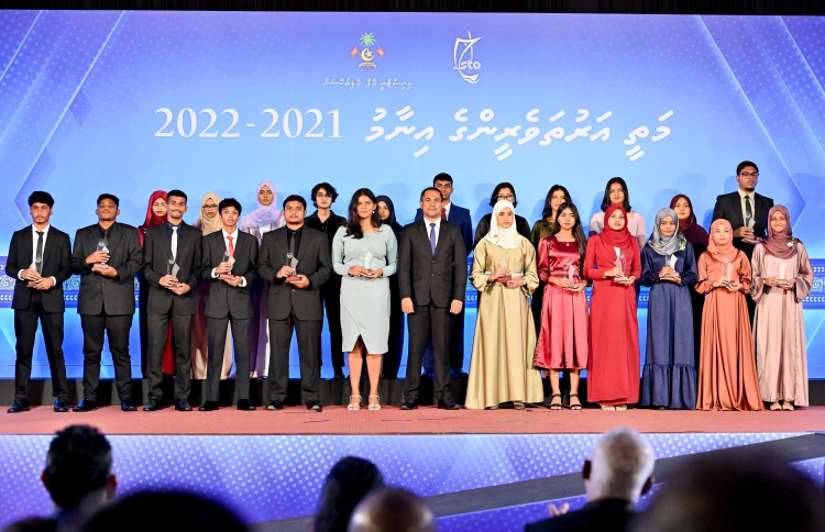 މަޖުބޫރު މާއްދާތަކުގެ ތެރެއިން ދިވެހި ފިޔަވައި އެހެން މާއްދާތަކުން ކުރިއެރުން