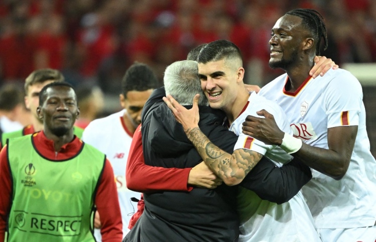 މޮރީނިއޯ ރޯމާ ގޮވައިގެން ޔޫރޮޕާ ލީގު ފައިނަލަށް