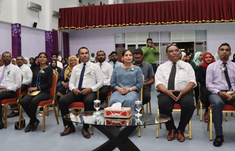 އުސޫލެއް ނެތި ވެހި އެވޯޑު ދިނުމުން ޖަލްސާ "ބޮއިކޮޓް" ކޮށްފި
