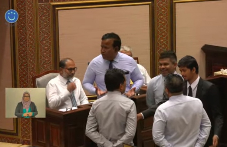 އިމްރާން ވަށާލައި ހުރަސްއެޅި މެމްބަރުން ނެރެފި