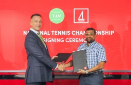 BML CEO and Managing Director Karl Stumke with the President of Tennis Association of Maldives (TAM) Ahmed Hafeez (R)-- Photo: BML