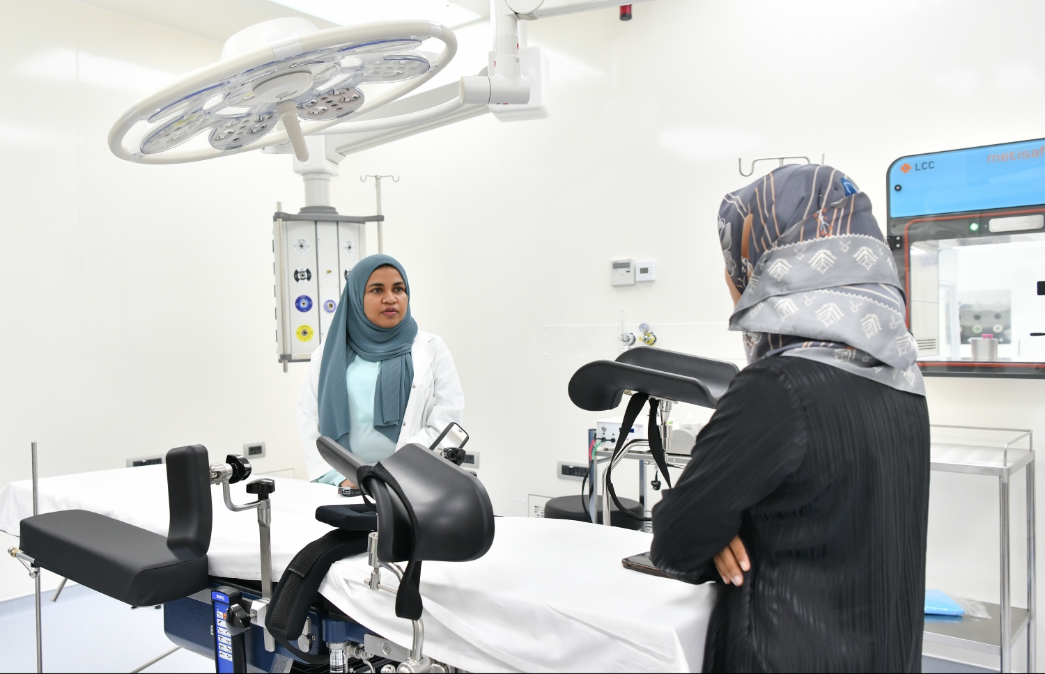 ރާއްޖޭގެ ފުރަތަމަ އިންފާޓިލިޓީ ސްޕެޝަލިސްޓް، ޑރ. ޒާކިޔާ "މިހާރު" އަށް އިންޓަވިއު ދެއްވަނީ.-- ފޮޓޯ: ނިޝާން އަލީ/ މިހާރު