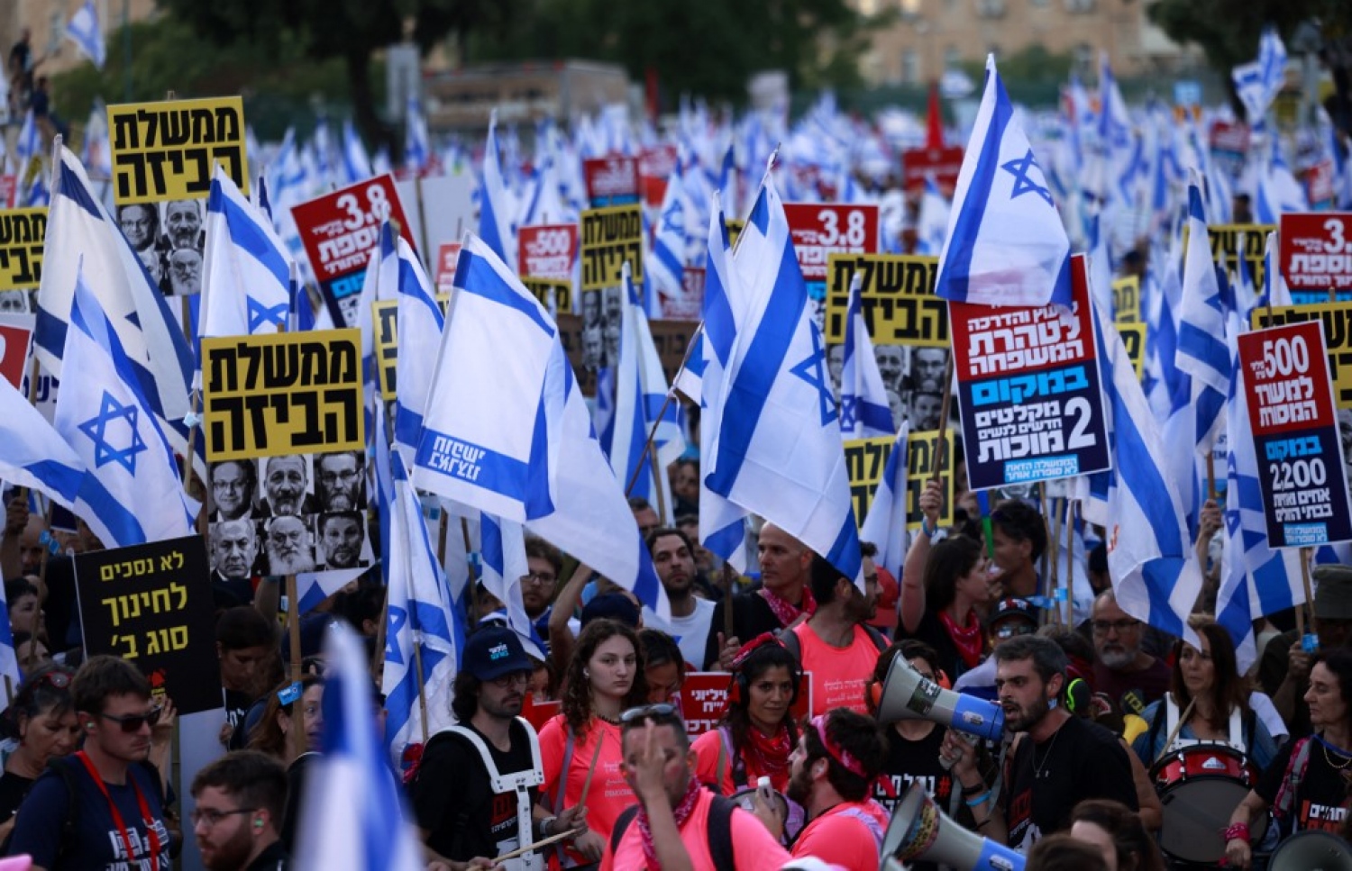 ނަތަންޔާޙޫގެ ސަރުކާރާ ދެކޮޅަށް އިޒްރޭލުގެ އާންމުން މުޒާހަރާ ކުރަނީ