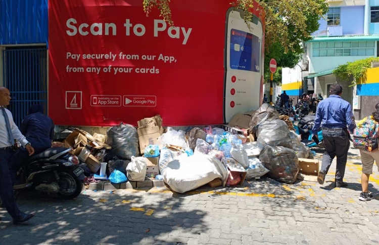 ފިންލެންޑްސްކޫލް ކައިރިއަށް ކޮންމެ ދުވަހަކު ކުނި އަޅަނީ