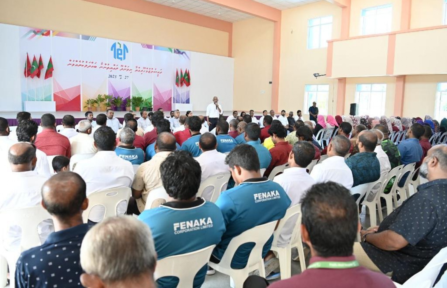 ރައީސް އިބްރާހިމް މުހައްމަދު ސޯލިހު ފ. ނިލަންދޫގެ ރައްޔިތުންނާ ބައްދަލުކުރެއްވުމަށް ބޭއްވި ބައްދަލުވުން.-- ފޮޓޯ: ރައީސް އޮފީސް