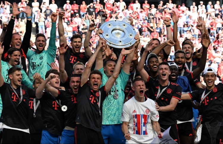 ހިތްދަތި ގޮތަކަށް ޑޯޓްމަންޑަށް ޗެމްޕިއަންކަން ގެއްލިއްޖެ