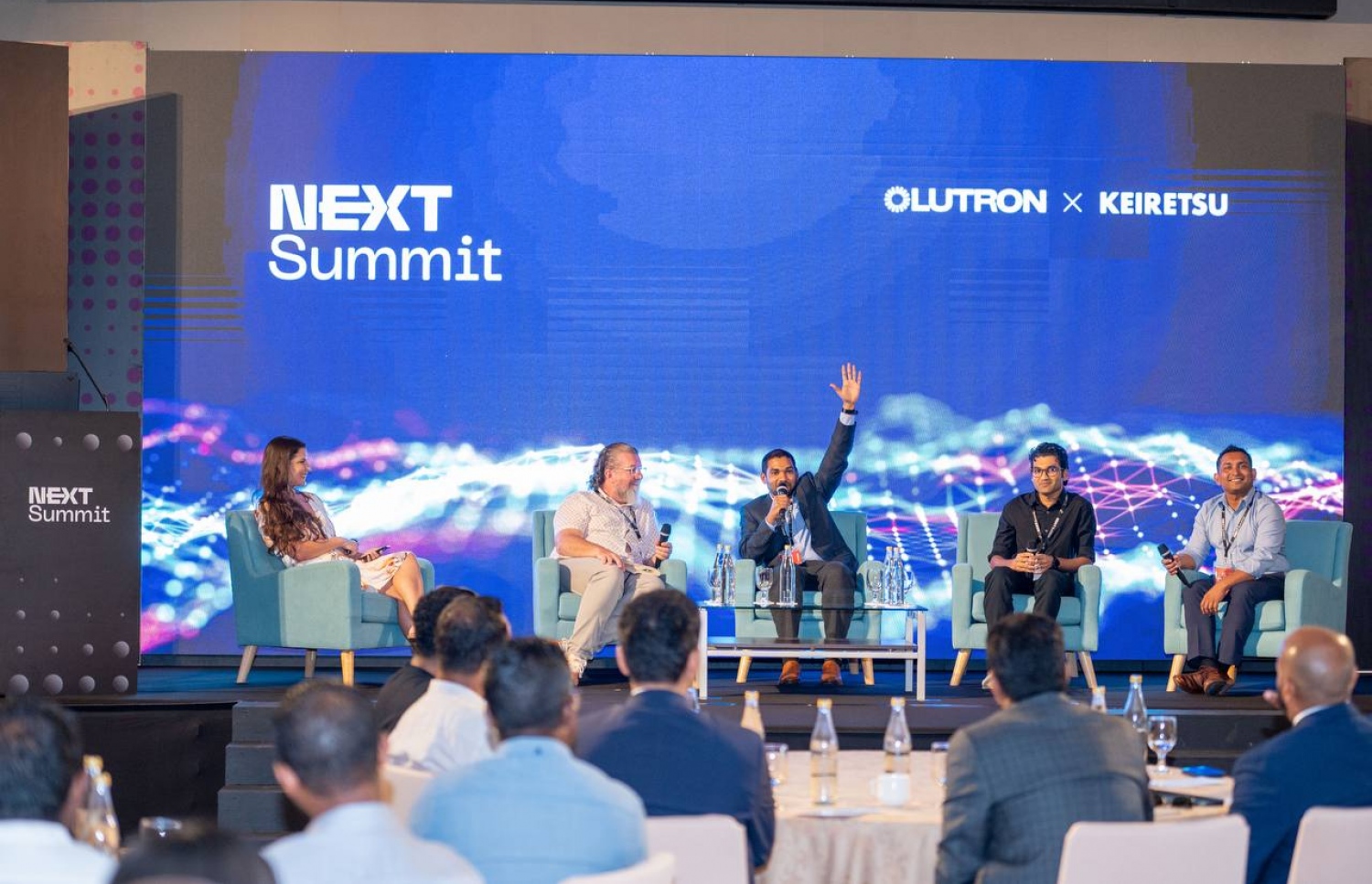 "ނެކްސްޓް" ސަމިޓުގައި ކުރިއަށް ދިޔަ ޕެނަލް ޑިސްކަޝަން. -- ފޮޓޯ: ކެއިރެޓްސޫ