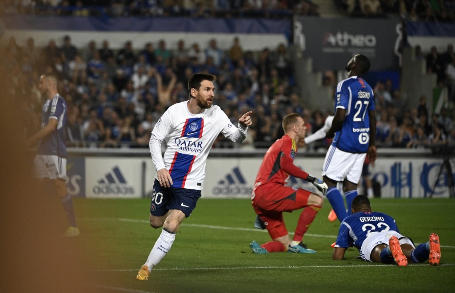 ސްޓްރާސްބޯގާ ދެކޮޅަށް މެސީ ޖެހި ރެކޯޑް 496 ވަނަ ގޯލާ އެކު އުފާފާޅު ކުރަނީ.-- ފޮޓޯ: އޭއެފްޕީ