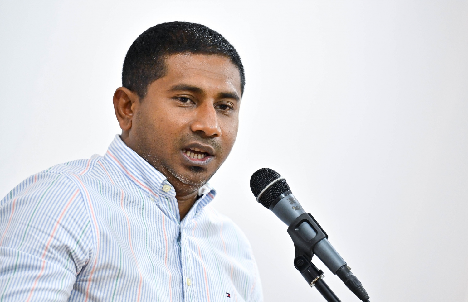 ސްޕޯޓްސް މިނިސްޓަރު އަހްުމަދު މަހްލޫފް، ކުޅިވަރުގެ ބައްދަލުވުމެއްގައި ވާހަކަ ދައްކަވަނީ --- ފޮޓޯ: ފަޔާޒު މޫސާ | މިހާރު