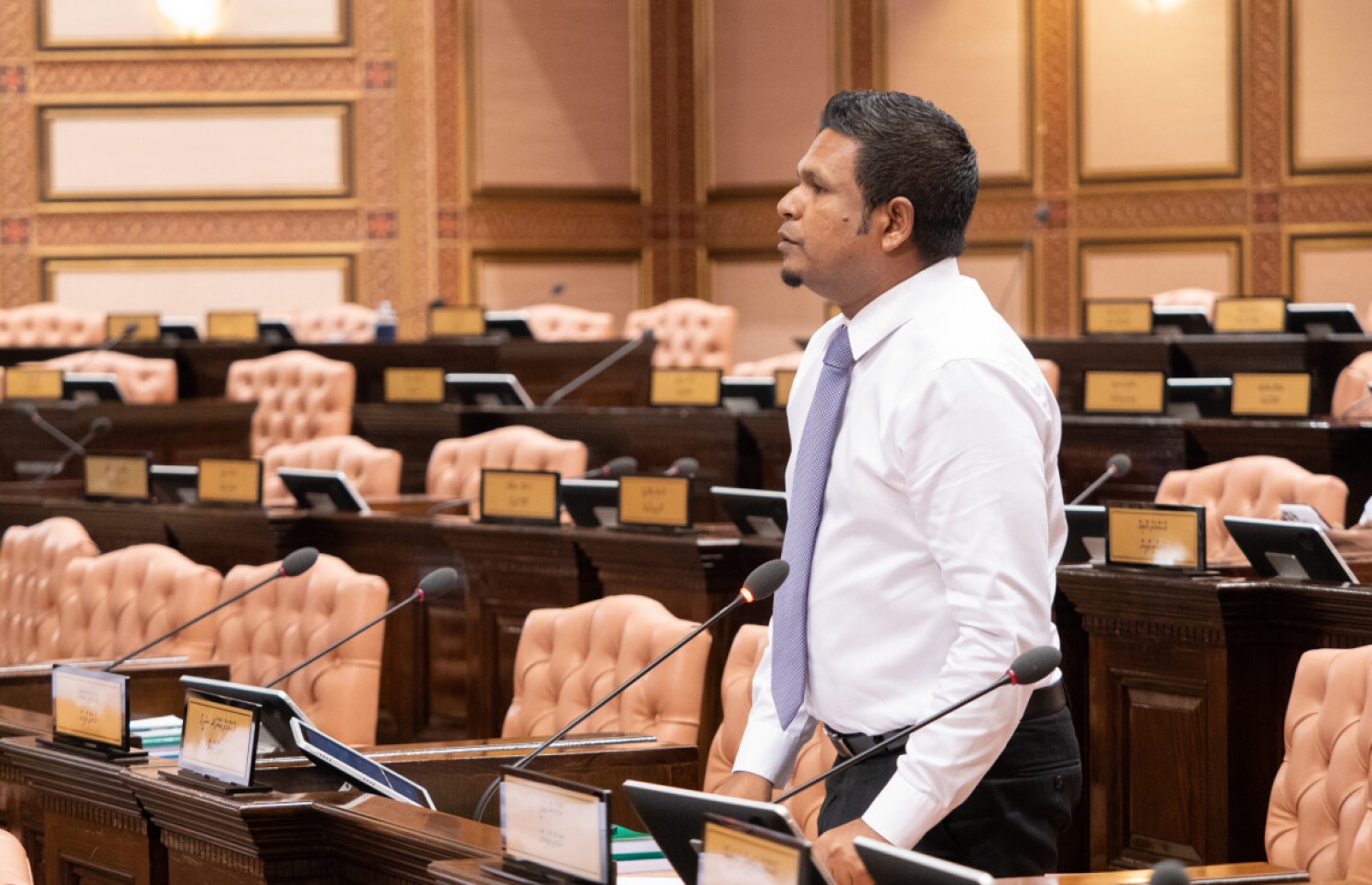 މަޖިލީހުގެ އިއްޔެގެ ޖަލްސާގައި ވެލިދޫ ދާއިރާގެ މެމްބަރު މުހައްމަދު އަބްދުﷲ ޝަފީގު ވާހަކަ ދައްކަވަނީ. -ފޮޓޯ: މަޖިލީހުގެ އިދާރާ