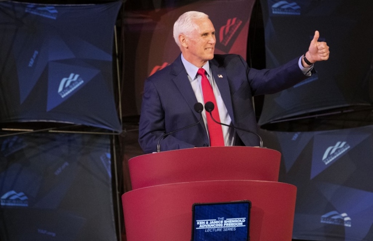 މައިކް ޕެންސް ވެސް ރިޔާސީ ރޭހަށް