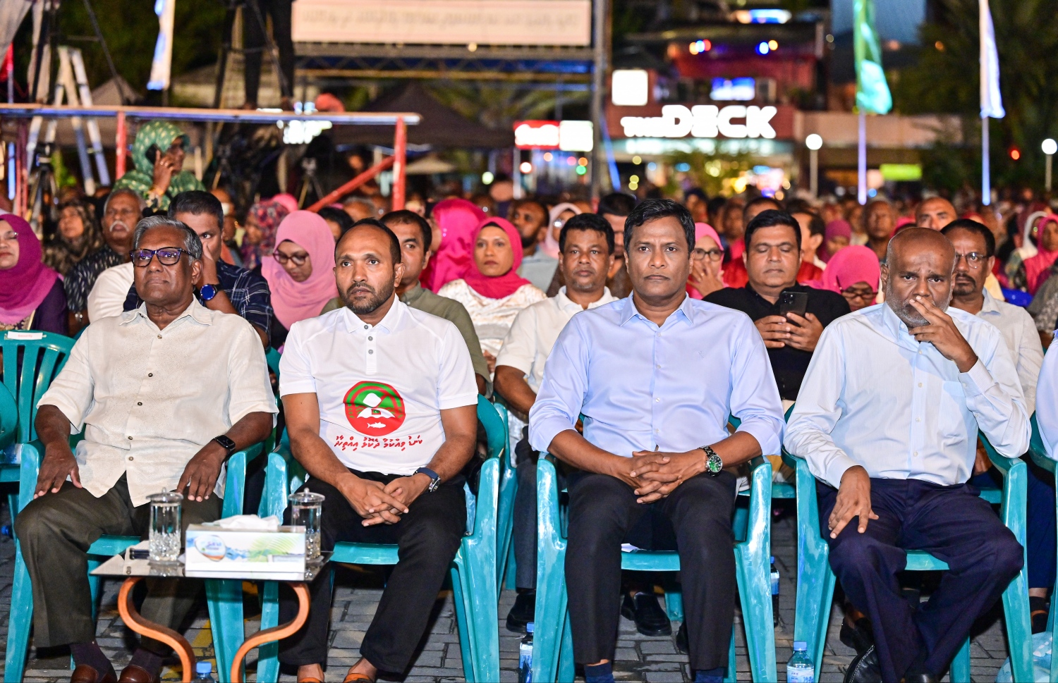 ޗާގޯސް މައްސަލާގައި މިރޭ ބޭއްވި ޖަލްސާގައި ބައިވެރިވެވަޑައިގެންނެވި ސިޔާސީ ބައެއް ލީޑަރުން.--- ފޮޓޯ: ނިޝާން އަލީ / މިހާރު