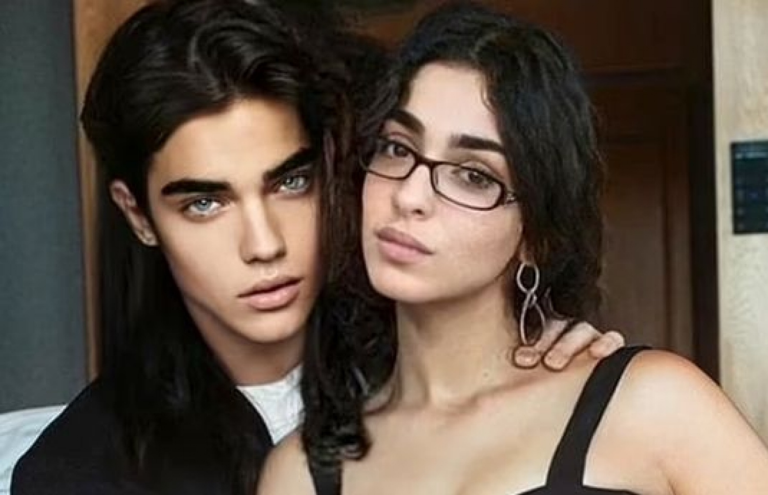 އޭއައި އިން ޖެނެރޭޓުކޮށްފައިވާ ފޮޓޯއެއް: ރޮސާނާ އާއި އެރެން