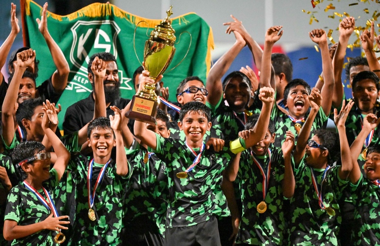 13 އަހަރުން ދަށުގެ ސްކޫލް ޗެމްޕިއަންކަން ކަލާފާނަށް