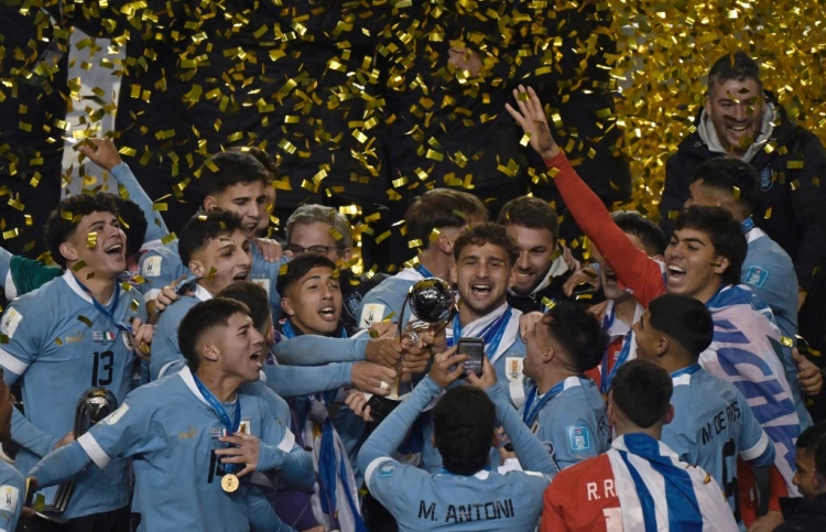 ޔޫރަޕްގެ ޑޮމިނޭޝަން ހުއްޓުވައި އުރުގުއޭ ތަށި ހޯދައިފި