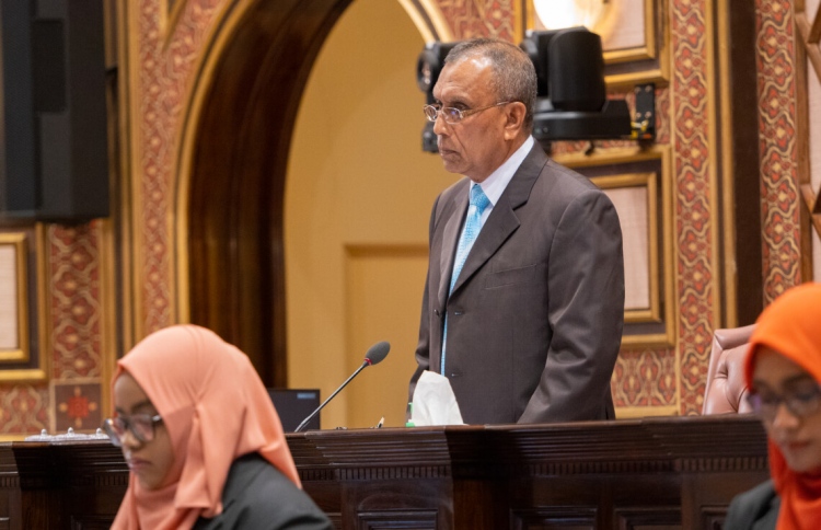 ހަތަރު އަހަރު ފަހުން އުފަންވި ރިޔާސަތުގެ ޝަކުވާ!