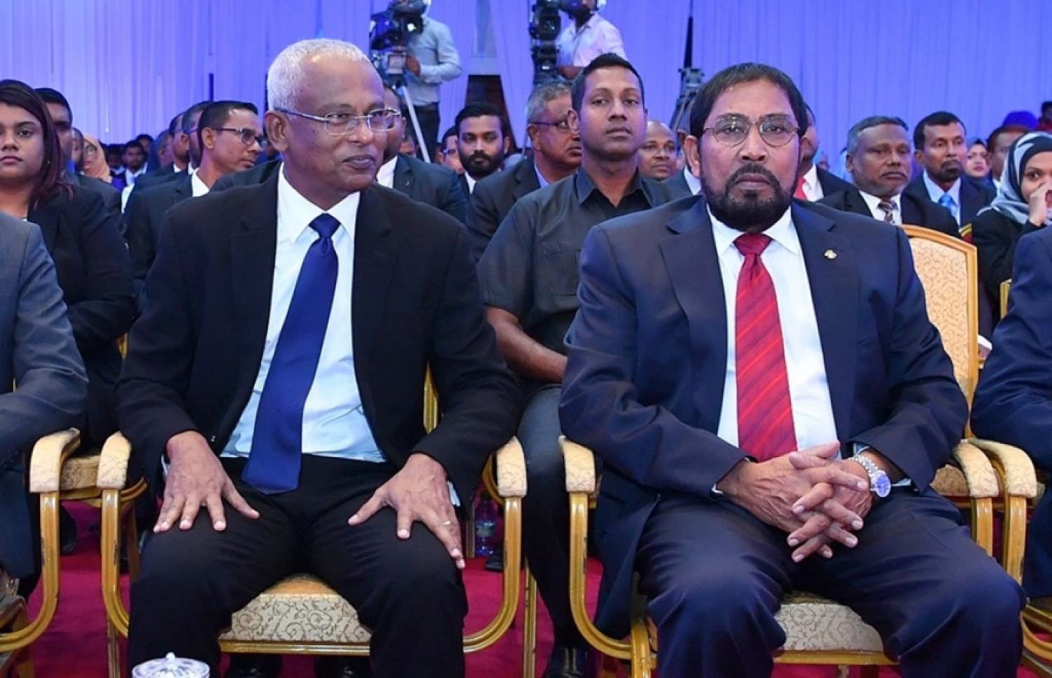 ރައީސް އިބްރާހިމް މުހައްމަދު ސޯލިހްއާ އެކު ޖުމްހޫރީ ޕާޓީގެ ލީޑަރު ގާސިމް އިބްރާހިމް ޖަލްސާއެއްގައި ބައިވެރިވެވަޑައިގަންނަވަނީ.  -- ފޮޓޯ | ރައީސް އޮފީސް