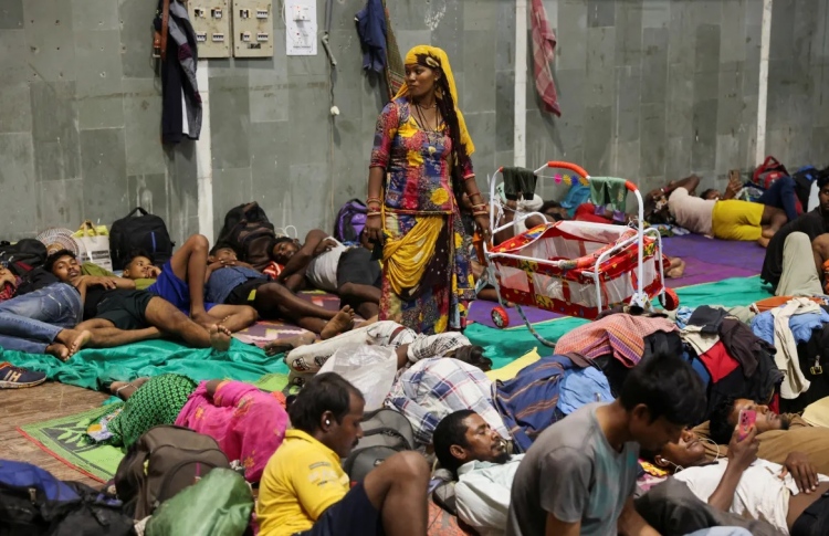 ތޫފާނެއް އަރާތީ އިންޑިއާ، ޕާކިސްތާނުން ފިޔަވަޅުއަޅައިފި