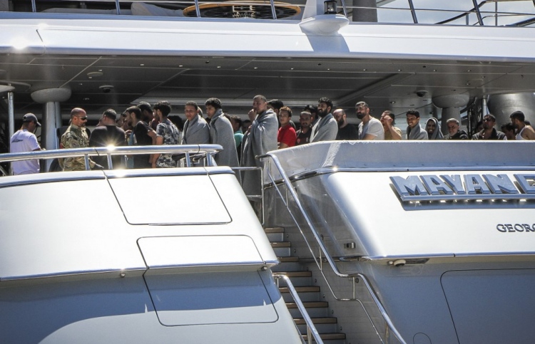 ގްރީސްގެ ބޯޓެއް ބަންޑުންޖަހާލައި 79 މީހުން މަރުވެއްޖެ