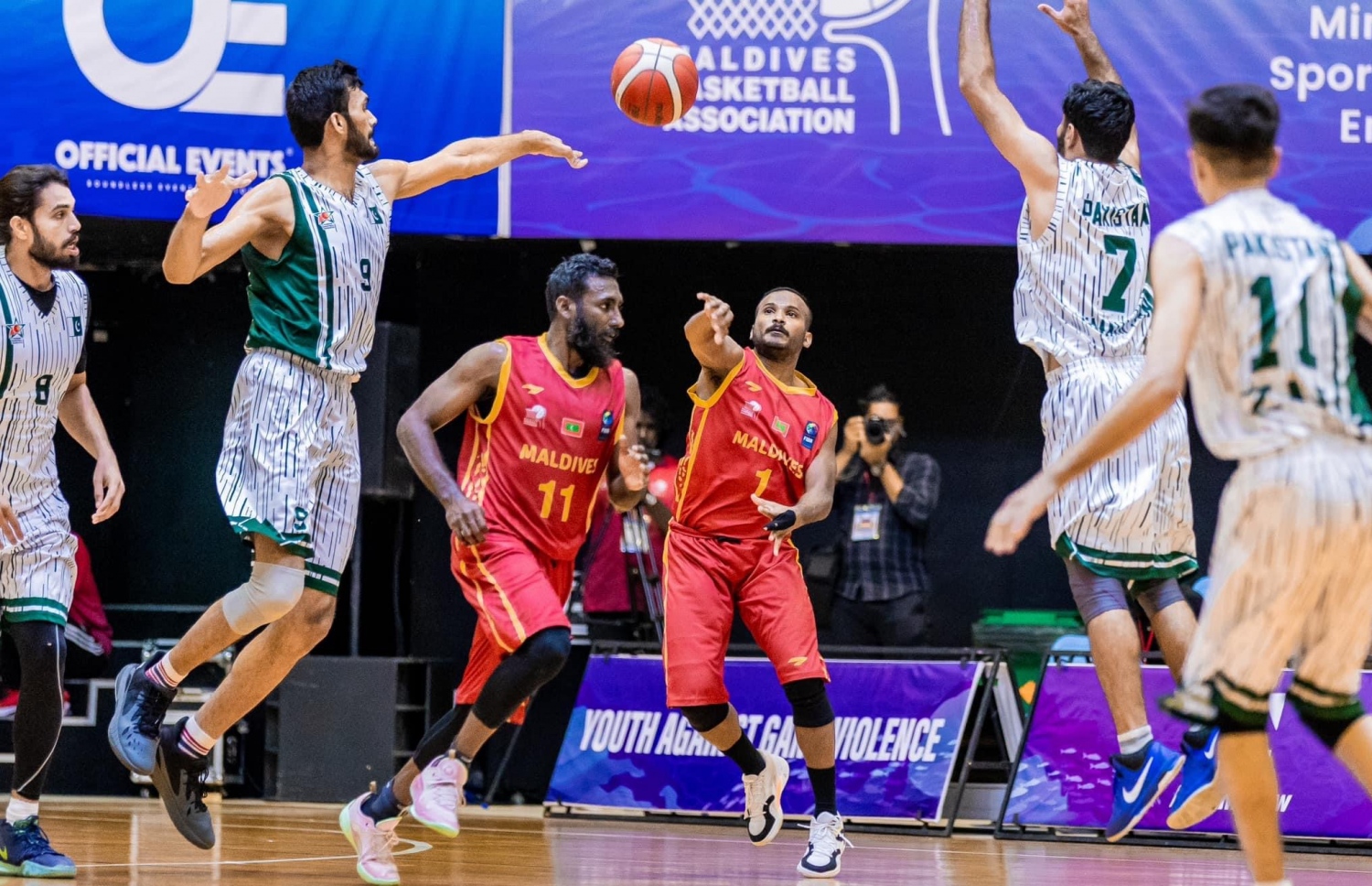 ރާއްޖެ އާ ޕާކިސްތާނު މިރޭ ކުޅުނު މެޗުގެ ތެރެއިން --- ފޮޓޯ: ޔޫތު މިނިސްޓްރީ