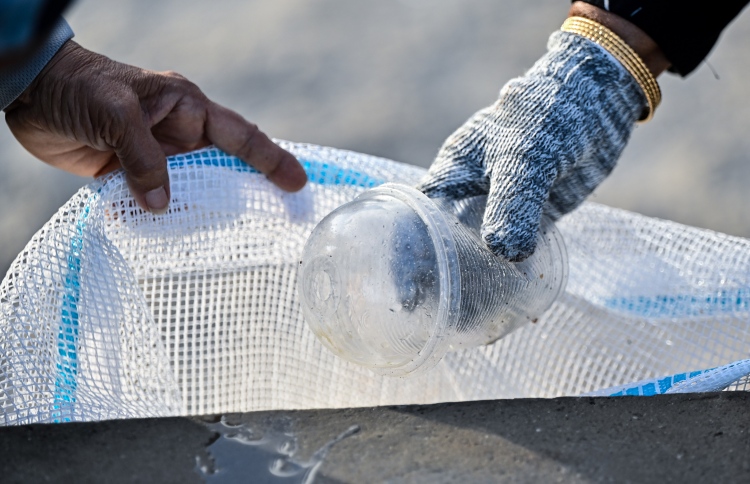 ދުވަސްނުފުރާ ވިހެއުމާއި ޕްލާސްޓިކް ކެމިކަލްއާ ގުޅުންހުރޭ