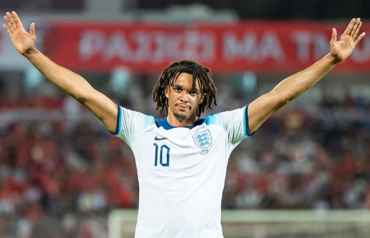 އާނޯލްޑް ވިދާލި މެޗުން އިންގްލެންޑަށް ފަސޭހަ މޮޅެއް