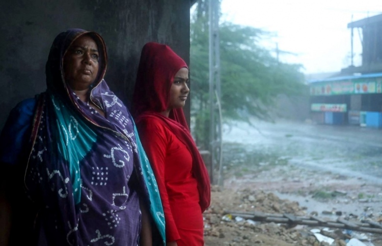 ބިޕަރްޖޯއީގެ ބާރު ދަށްވެ، އާންމުން ގެދޮރުތަކަށް