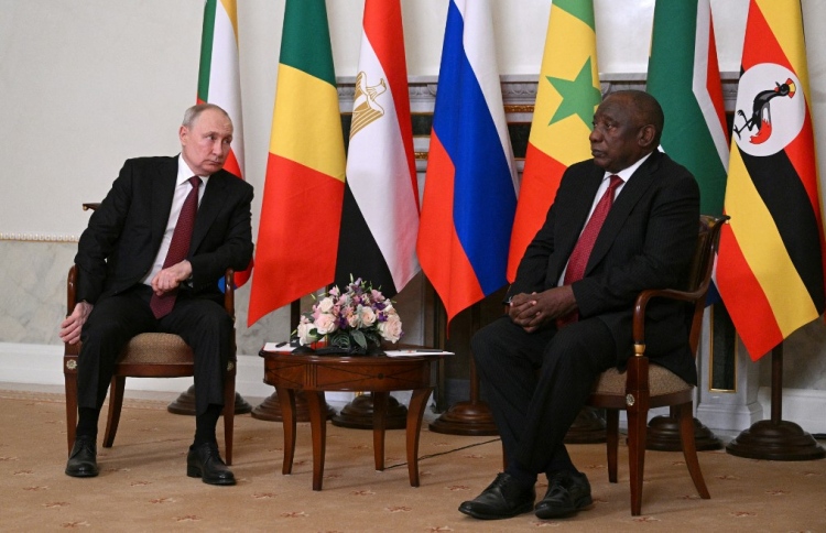 އެފްރިކާގެ ރައީސް، ޕުޓިންއަށް: ހަނގުރާމަ ހުއްޓަލާ