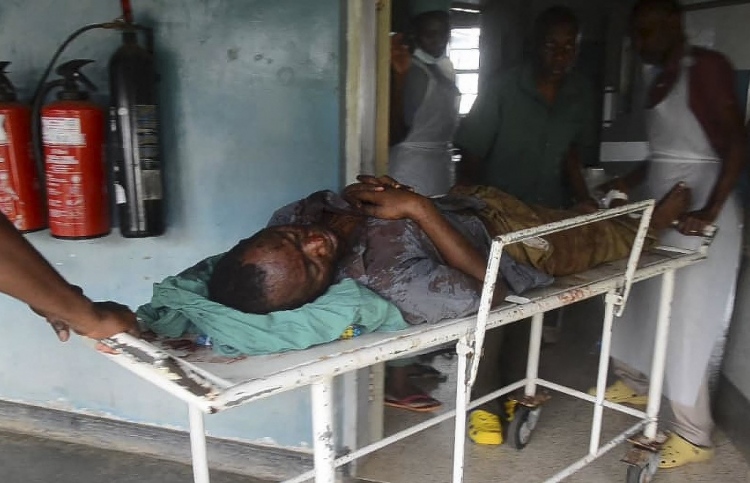 ޔޫގެންޑާގެ ސްކޫލަކަށް ހަމަލާދީ 38 ކުދިން މަރާލައިފި