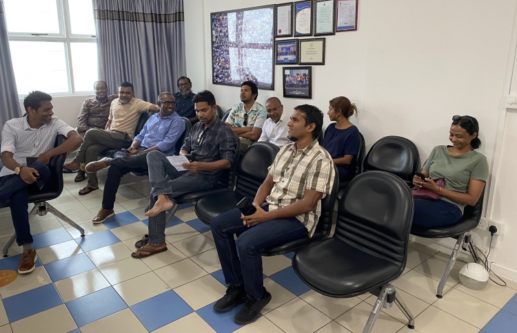 ޑިމޮކްރެޓްސް ރަޖިސްޓްރީނުކޮށްގެން އަދިވެސް އީސީގައި