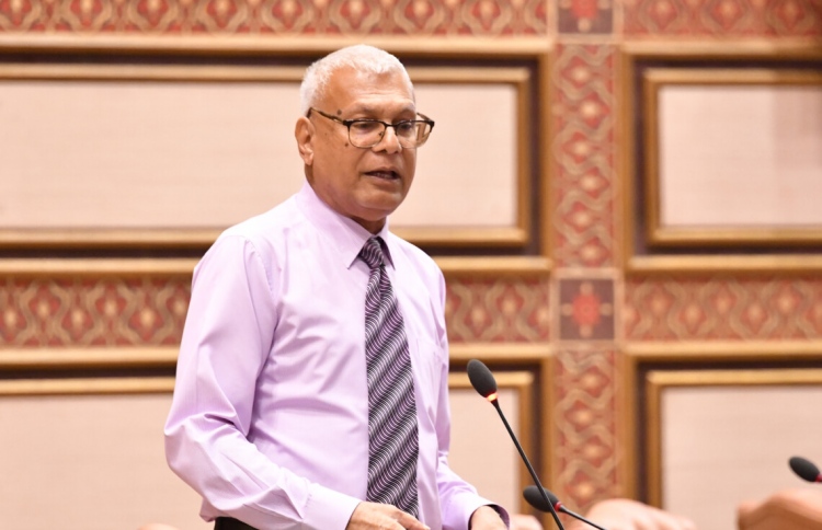 ދައުރު ދަންމާ ހުށަހެޅުމާ ޑިމޮކްރެޓްސް ދެކޮޅު