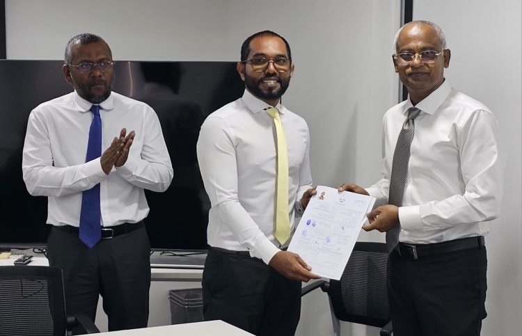 ޕީޕީއެމުން ވަކިވި ގާލިބް އެމްޑީޕީއަށް ސޮއިކުރައްވައިފި