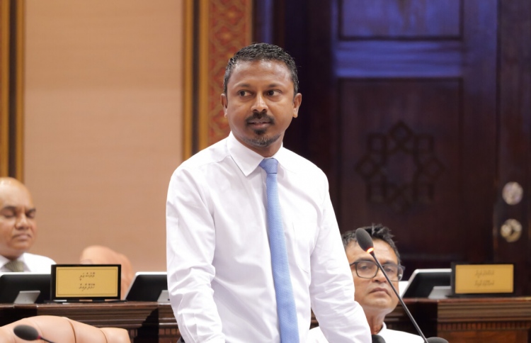 މަޖިލިސް ކުރިއަށްގެންދެވޭނީ ގޮތްދޫކޮށްގެން: އުޝާމް