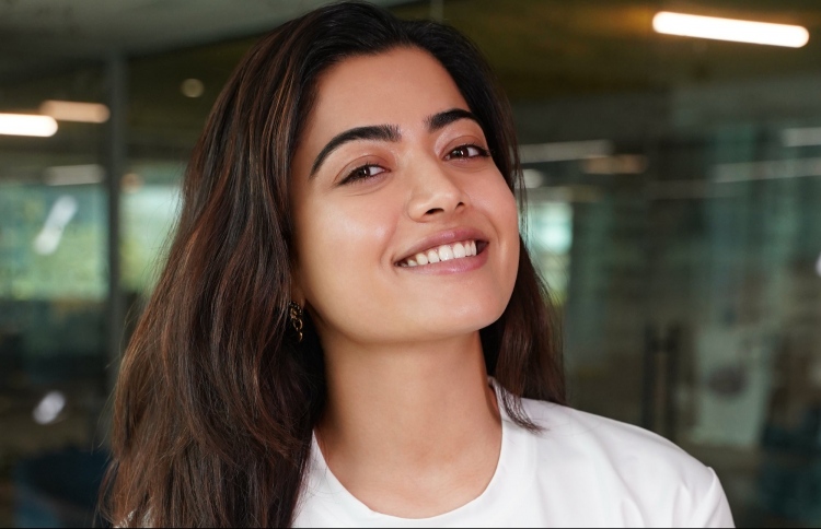 ޒާތީ މައްސަލައެއްގައި ރަޝްމިކާގެ މެނޭޖަރު ވަކިކޮށްފި