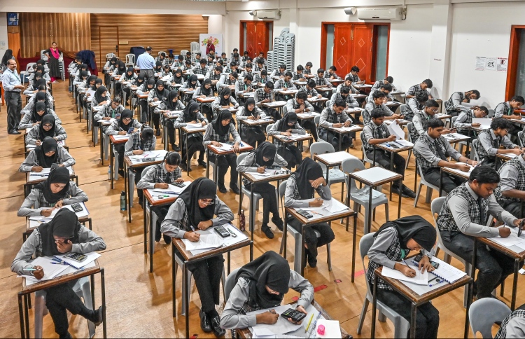 "އަހުމަދިއްޔާ ސްކޫލު އޮޑިޓުކުރަން މަރުހަބާ ކިޔަން"