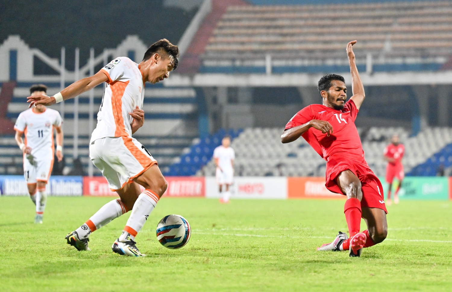 ރާއްޖެ އާއި ބޫޓާން ކުޅުނު މެޗުގައި: އެ މެޗުން ރާއްޖެ ދެއްކި ކުޅުމާ މެދު ގިނަ ބަޔަކު ހިތްހަމައެއް ނުޖެހޭ  -- ފޮޓޯ: ފަޔާޒު މޫސާ | މިހާރު