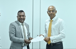 Kaashidhoo MP Abdulla Jabir once again signs to ruling Maldivian Democratic Party (MDP); his membership was officially accepted by President Ibrahim Mohamed Solih-- Photo: Nishan Ali | Mihaaru