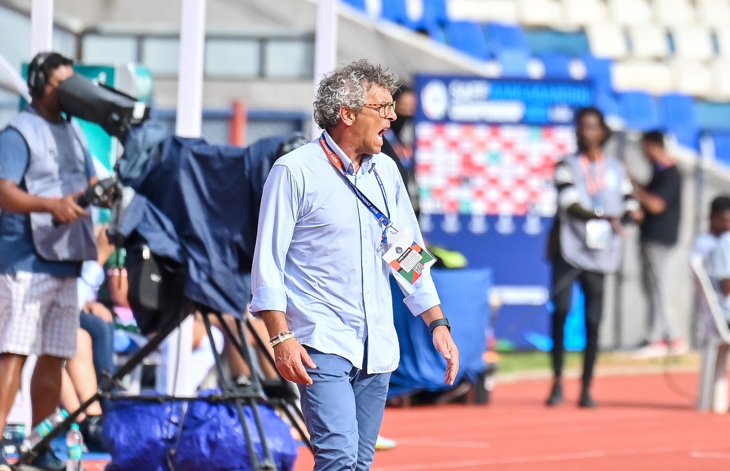 ބަންގްލަދޭޝްއާ ދެކޮޅަށް ކުޅުނު މެޗުގައި މޮރިއޭރޯ ޓީމަށް އިރުޝާދު ދެނީ: އޭނާ އަށް ވެސް އެފްއޭއެމުން މުސާރައެއް ނުދޭ - ފޮޓޯ: ފަޔާޒު މޫސާ | މިހާރު