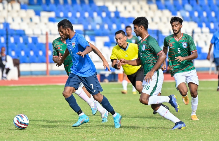 ކޮލިފައިން ޕްރިލިމިނަރީގައި ރާއްޖެ ބަންގްލަދޭޝާ ދެކޮޅަށް