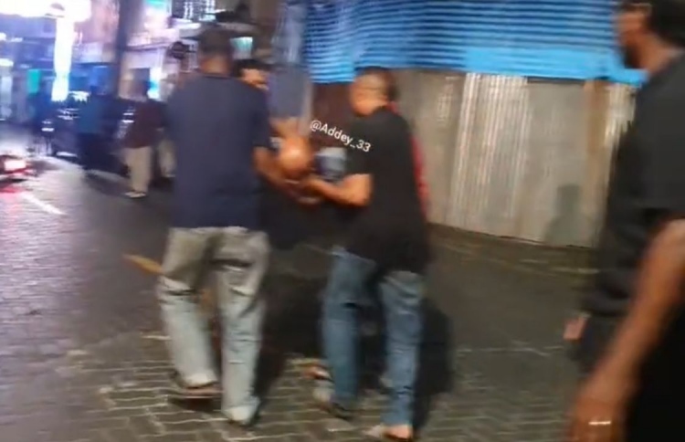 ހިނގާފައި ދަނިކޮށް ސައިކަލަކުން ޖެހި އައިސީޔޫގައި