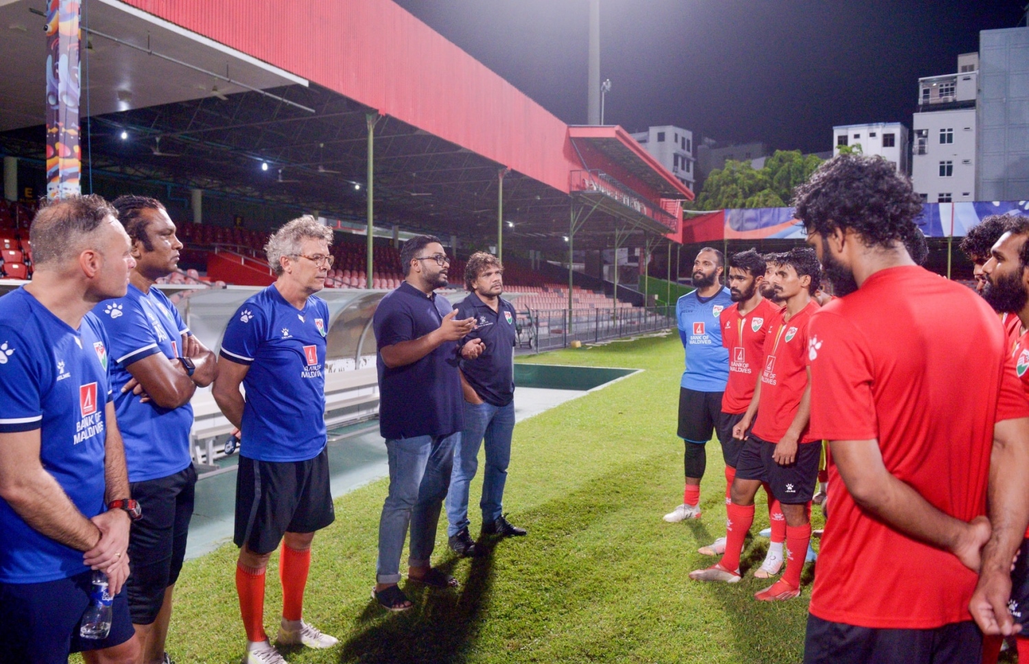 މީގެ ކުރިން ގައުމީ ޓީމާ ބައްދަލު ކުރުމަށް ބައްސާމް ގަލޮޅު ދަނޑުގައި ބޭއްވި ސެޝަނެއްގެ ތެރެއިން --- ފޮޓޯ: އެފްއޭއެމް