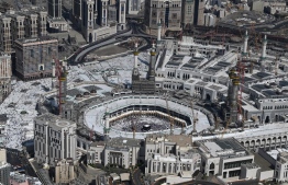 This aerial view shows the Saudi holy city of Mecca's Grand Mosque and its clock tower with the Kaaba (C-L), Islam's holiest site in the centre during the annual Hajj pilgrimage, on June 30, 2023. -- Photo: Sajjad Hussain / AFP